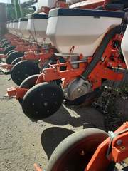 Пневматическая сеялка точного высева KUHN PLANTER 3.