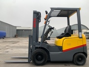 Вилковий автонавантажувач TCM на 1.5 тонни,  з напрацюванням 2163 м/год